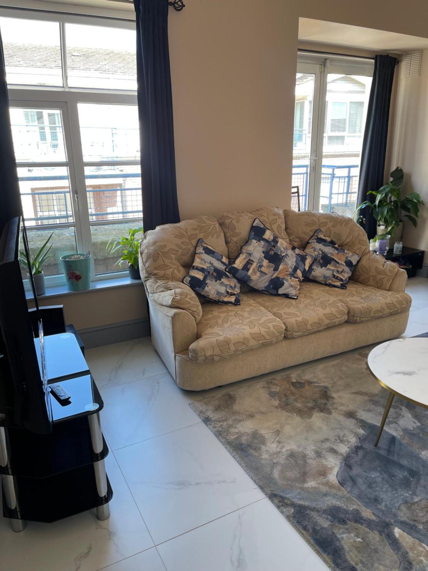 Castle Street Apartment *