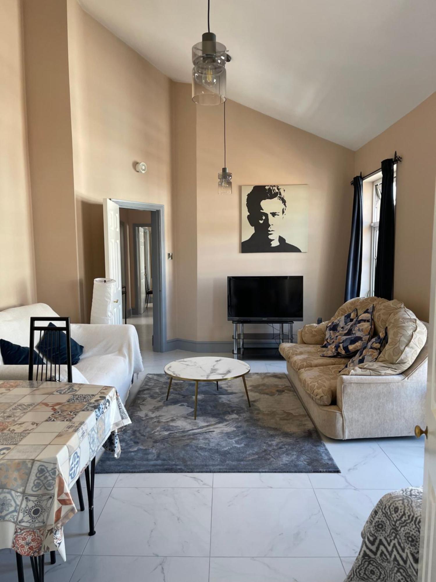 Castle Street Apartment *